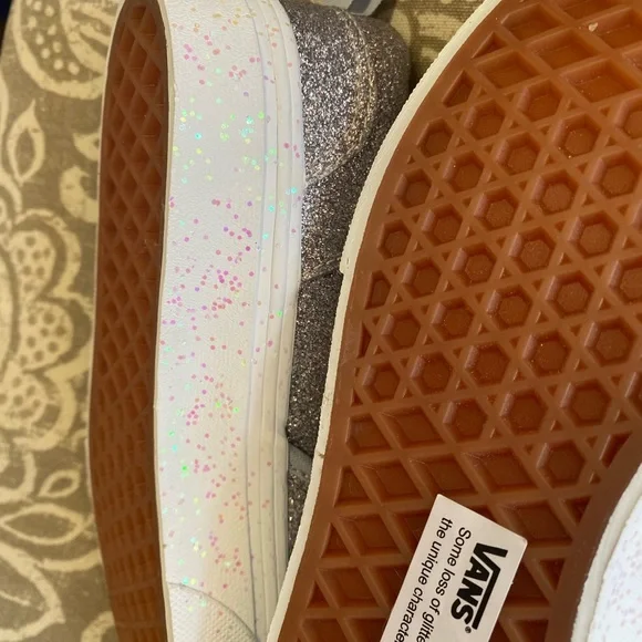 Vans - Picture 3 of 8